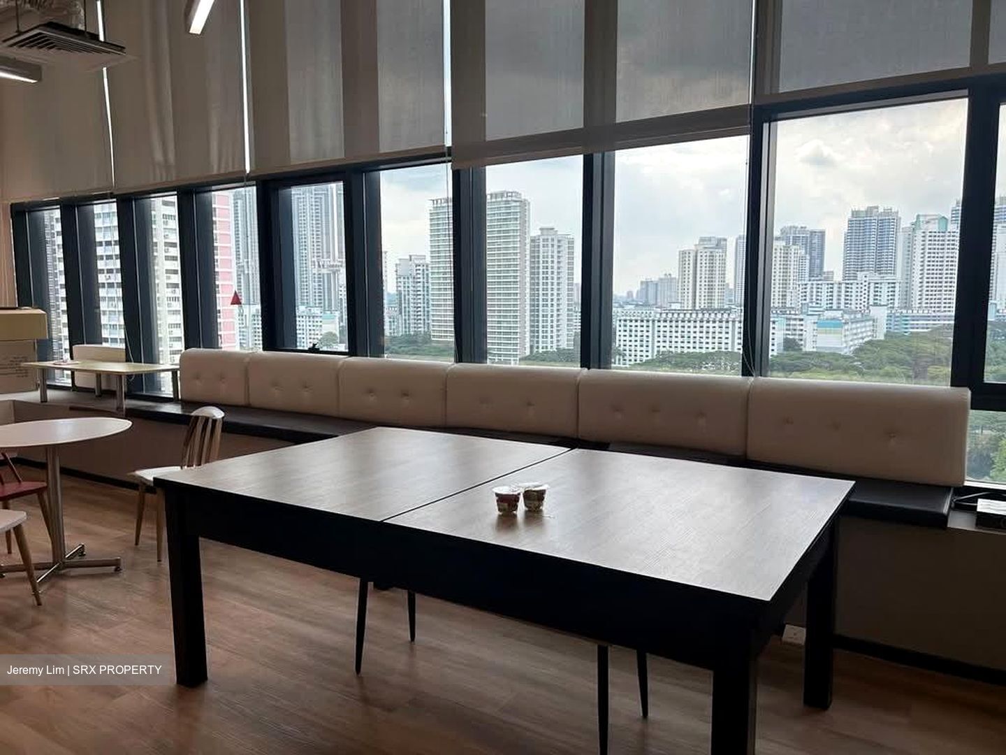 Zhongshan Mall (D12), Office #575688101